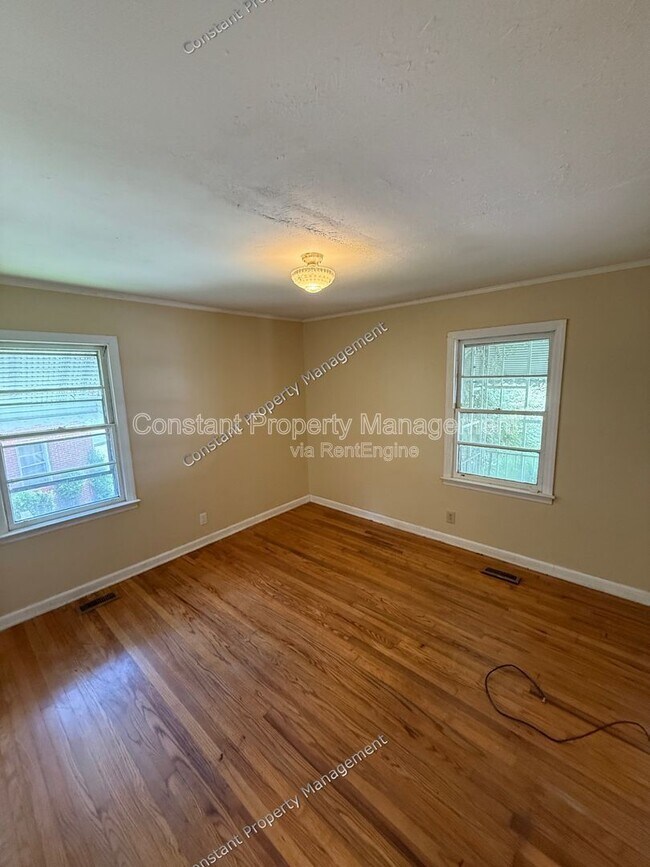 Building Photo - 3069 Somerset Dr