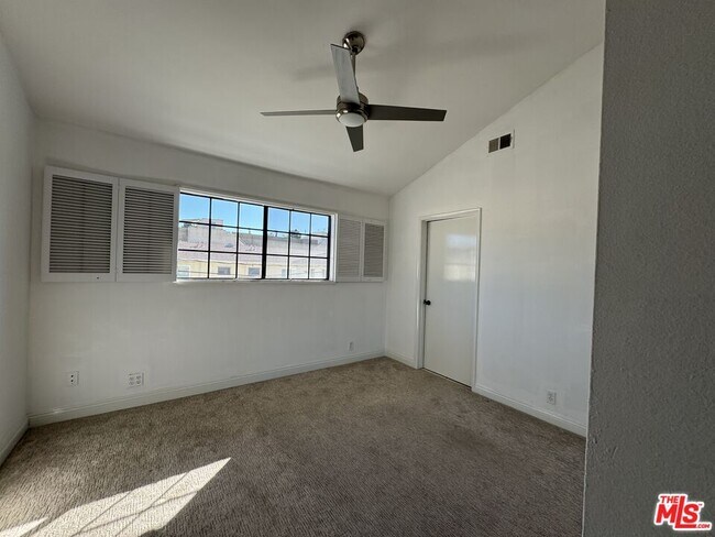 Building Photo - 1027 11th St