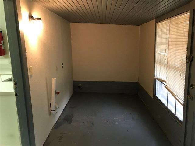 Building Photo - 4205 6th Ave