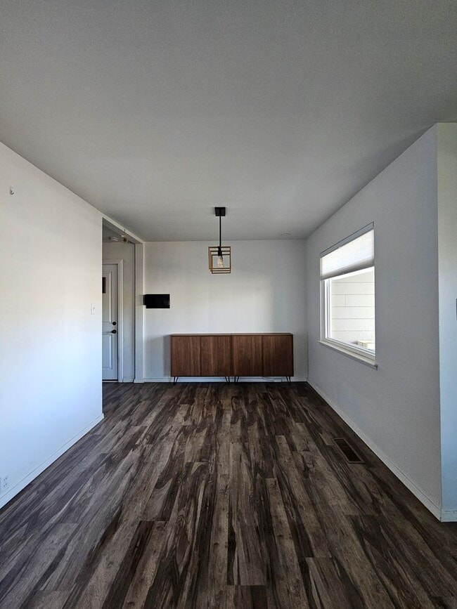 Building Photo - Charming 1-story Home with a Big Backyard Near Midtown