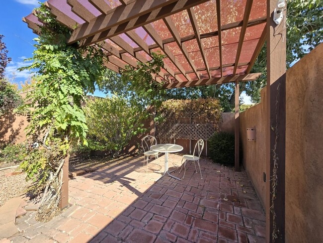 Building Photo - 112 Calle Palomita
