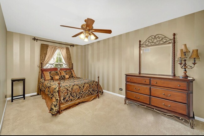 Building Photo - 916 Bluebell Cir