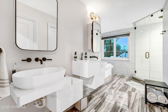 Building Photo - 450 Wells Ave