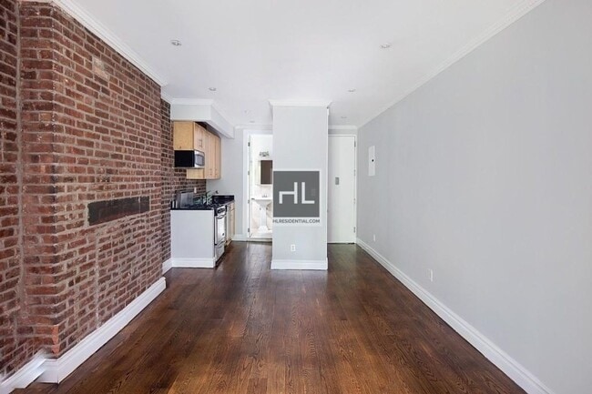 Building Photo - 95 Perry St