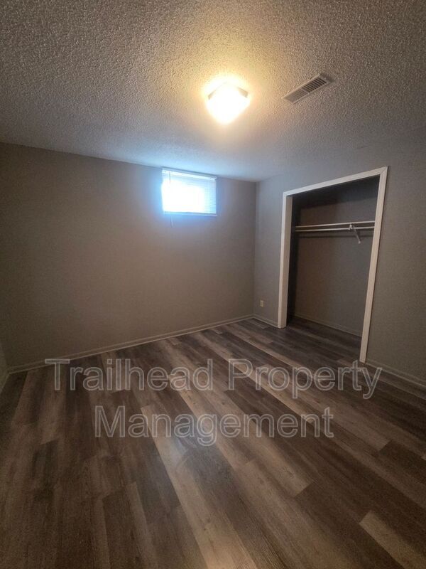 Building Photo - 905 Madison St