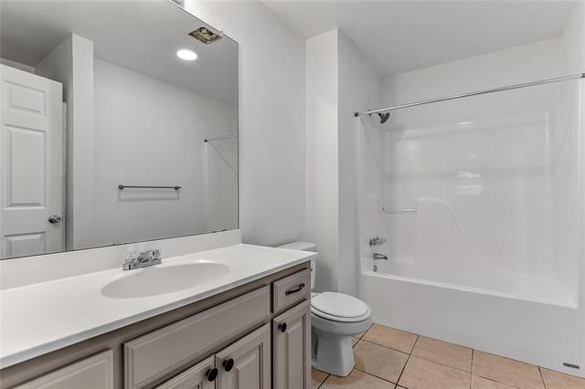 Building Photo - 1014 W Coffin St