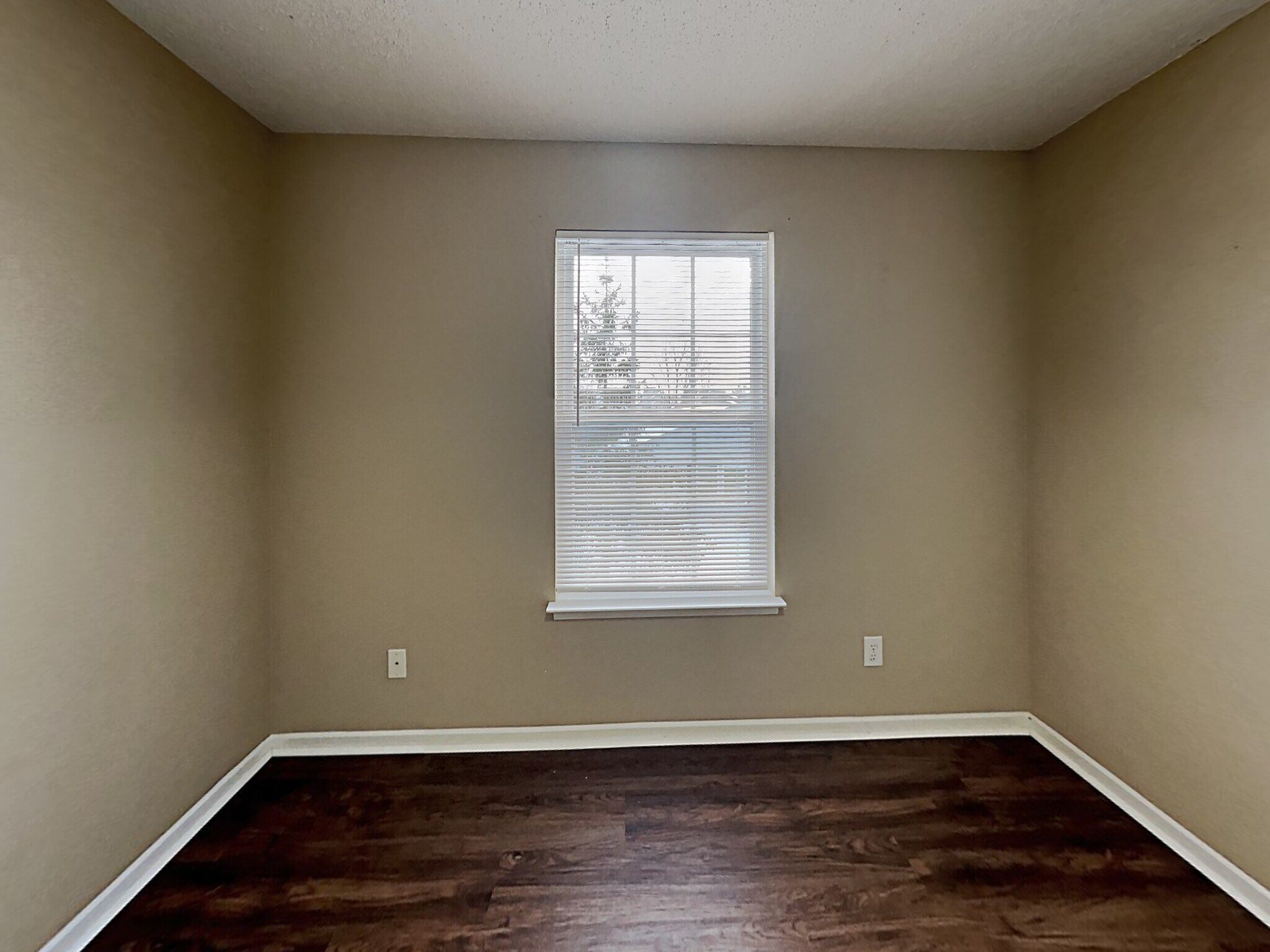 Building Photo - 10099 Weeping Cherry Dr