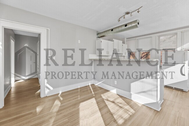 Building Photo - 3325 Victor Pl