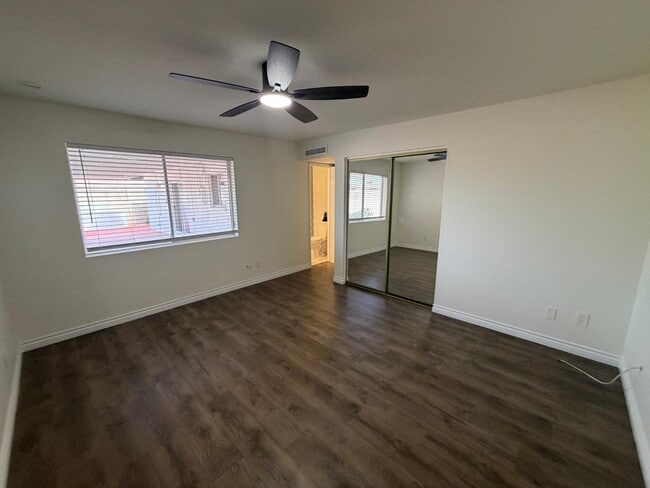 Building Photo - 1244 E Susan Ln