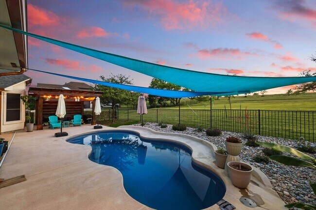 Building Photo - 10701 Los Rios Dr