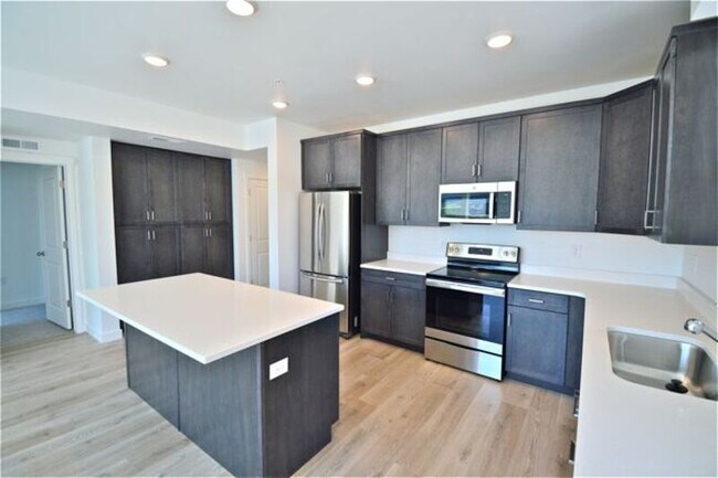 Building Photo - 8373 Iris Lumi Ln