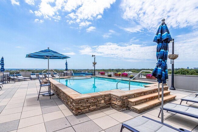 Building Photo - 1021 N Garfield St