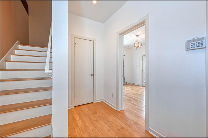 Building Photo - 5628 Kiam St
