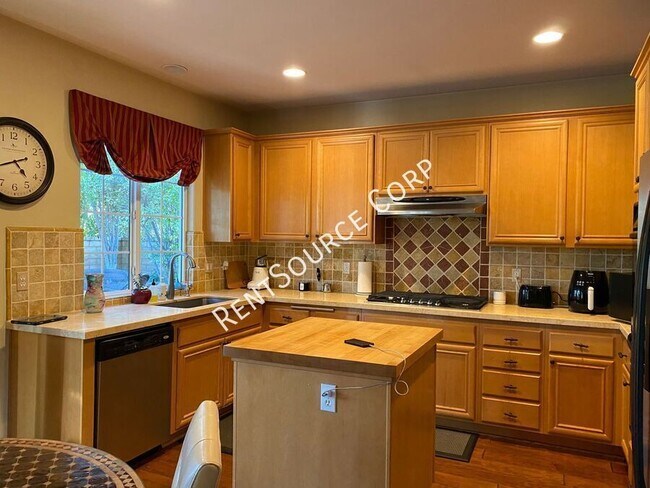 Building Photo - 24310 Las Palmas St