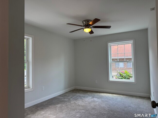Building Photo - 1085 Whalley Ave
