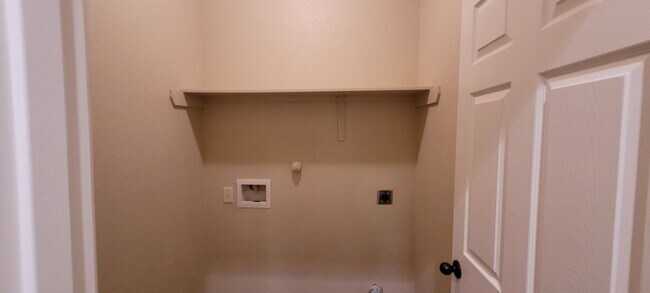 Building Photo - 3 Bed-2 Bath in New Braunfels