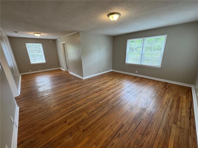 Building Photo - 900 Courtney St