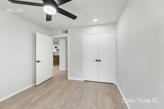 Building Photo - 2900 W 53rd St