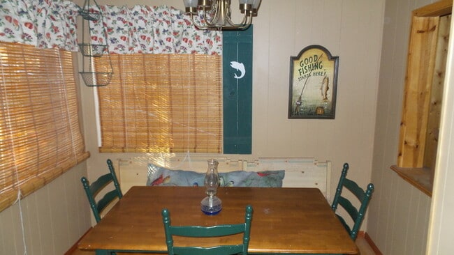 Building Photo - Nice Location