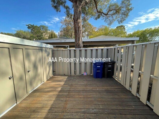 Building Photo - Concord Beautiful 4 bedroom 2.5 bathroom townhouse, 1496 sq ft available now!