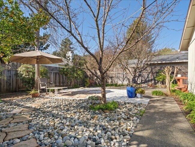 Building Photo - 349 Almond Way