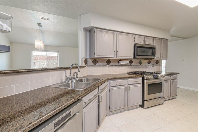 Building Photo - 8914 Emerald Heights Ln