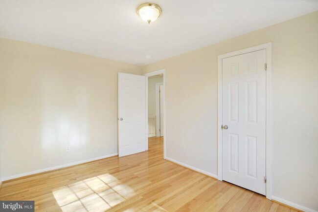 Building Photo - 4339 Cedarlake Ct