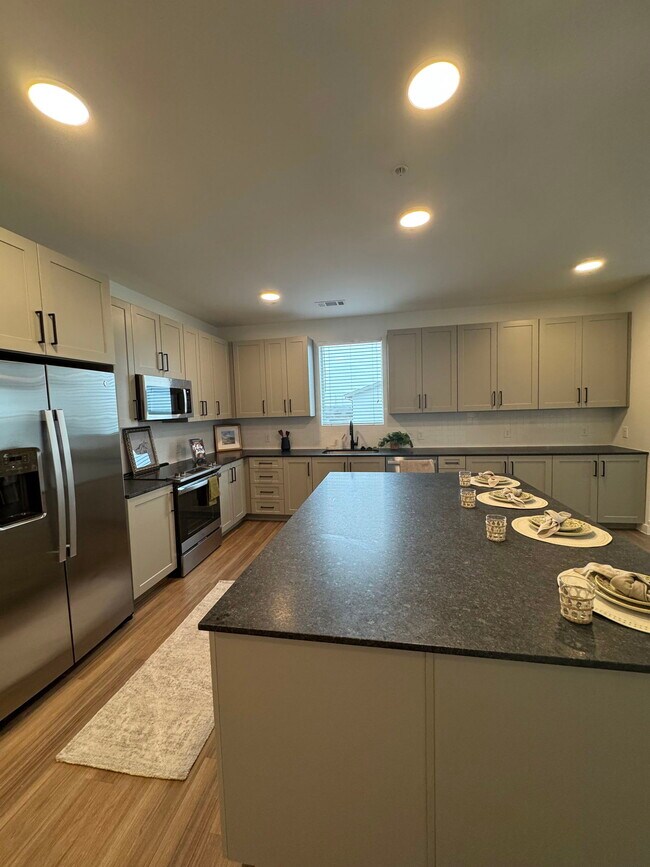 Building Photo - 3701 Raven Trl