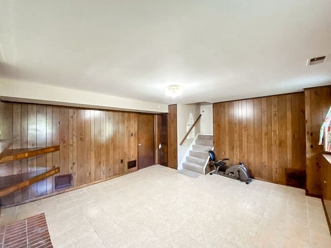 Building Photo - Beautifully Maintained 3 Bed 2 Bath Single...