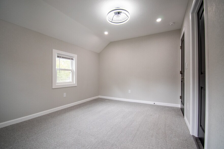 Building Photo - 79 Gillis Rd