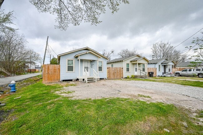 Building Photo - 2713 Gregg St