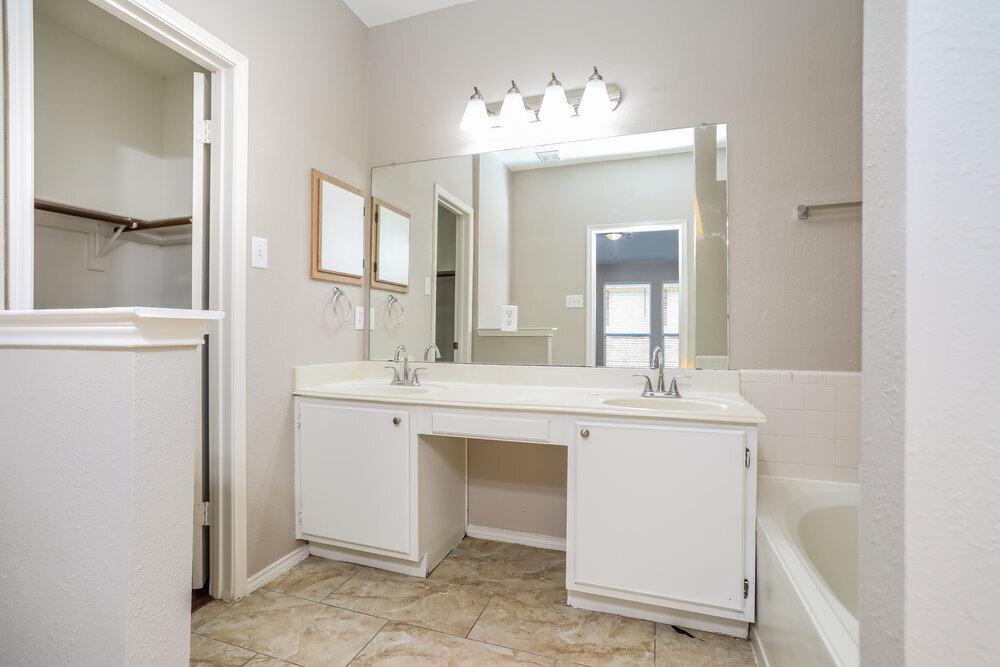 Building Photo - 4405 Crystal Ln