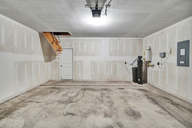Building Photo - 6711 Hall of Fame Blvd