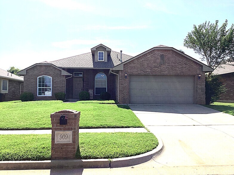Primary Photo - 909 Harvest Dr