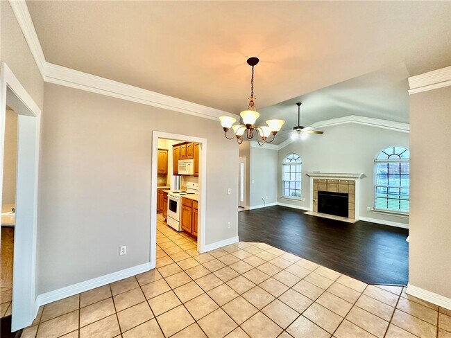 Building Photo - 2846 Eaglecrest Cir