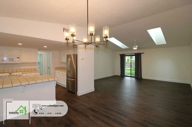 Building Photo - 1879 Tiburon Dr