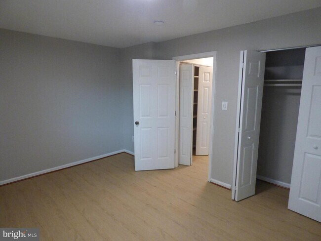 Building Photo - 1204 Westview Terrace