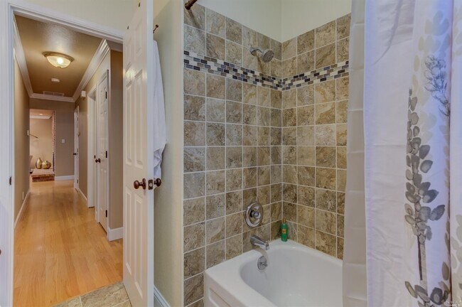 Building Photo - Three Bedroom Single Story Ranch Napa home in Coveted Hidden Valley