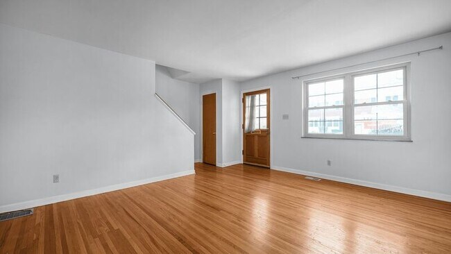 Building Photo - 1810 Northwest Ct