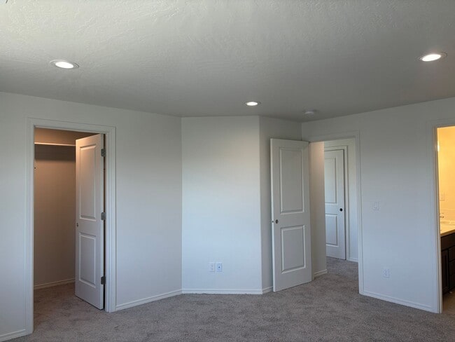 Building Photo - 3670 S Roosevelt Pl