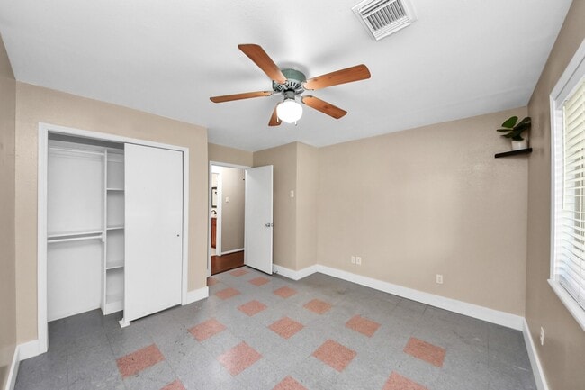 Building Photo - 118 Estate Dr