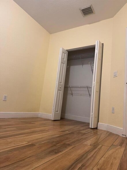 Building Photo - 6639 Hidden Cove Dr