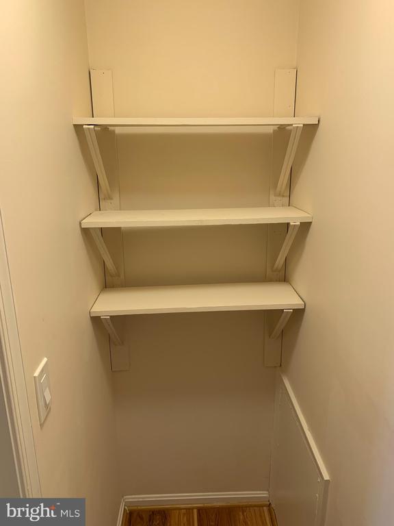 Building Photo - 2 Normandy Square Ct