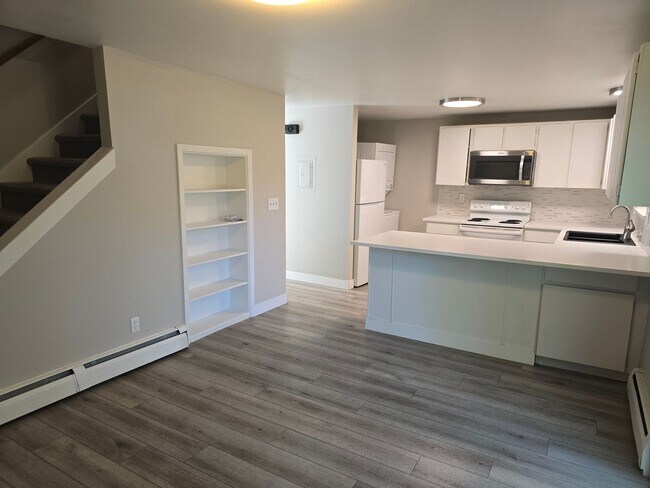 Building Photo - 525 Mohawk Dr
