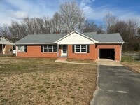 Building Photo - 422 Darby Ave