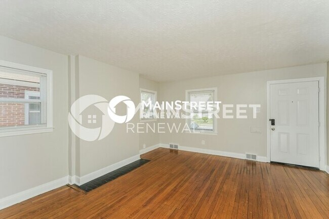 Building Photo - 3 Bedroom Pet-Friendly Home in Louisville, KY with Main Street Renewal