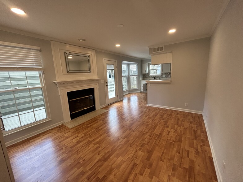 Living Room - 405 Windsor Ct