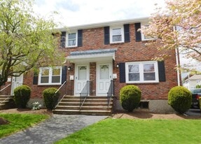 Building Photo - 249 Bridge St