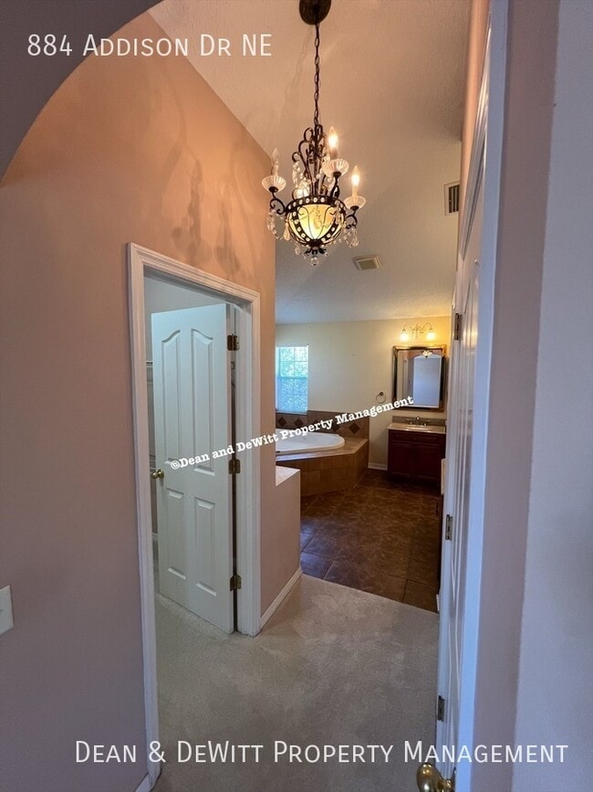 Building Photo - 884 Addison Dr NE
