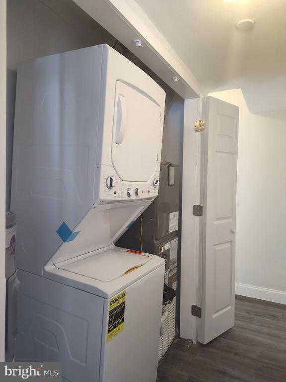 Building Photo - 4230 6th St SE